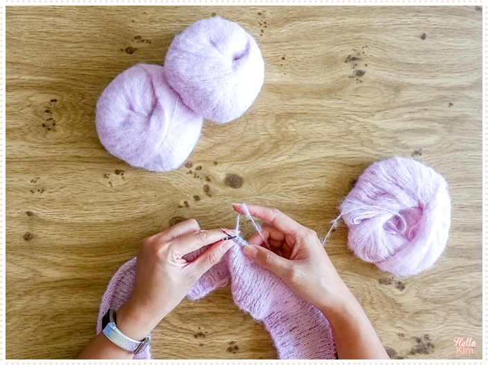 Premiers tours du pull ajouré, inspiré du pull Presque Sessun de clmandco, tricoté avec la Drops Brushed aplaca silk en coloris rose poudré